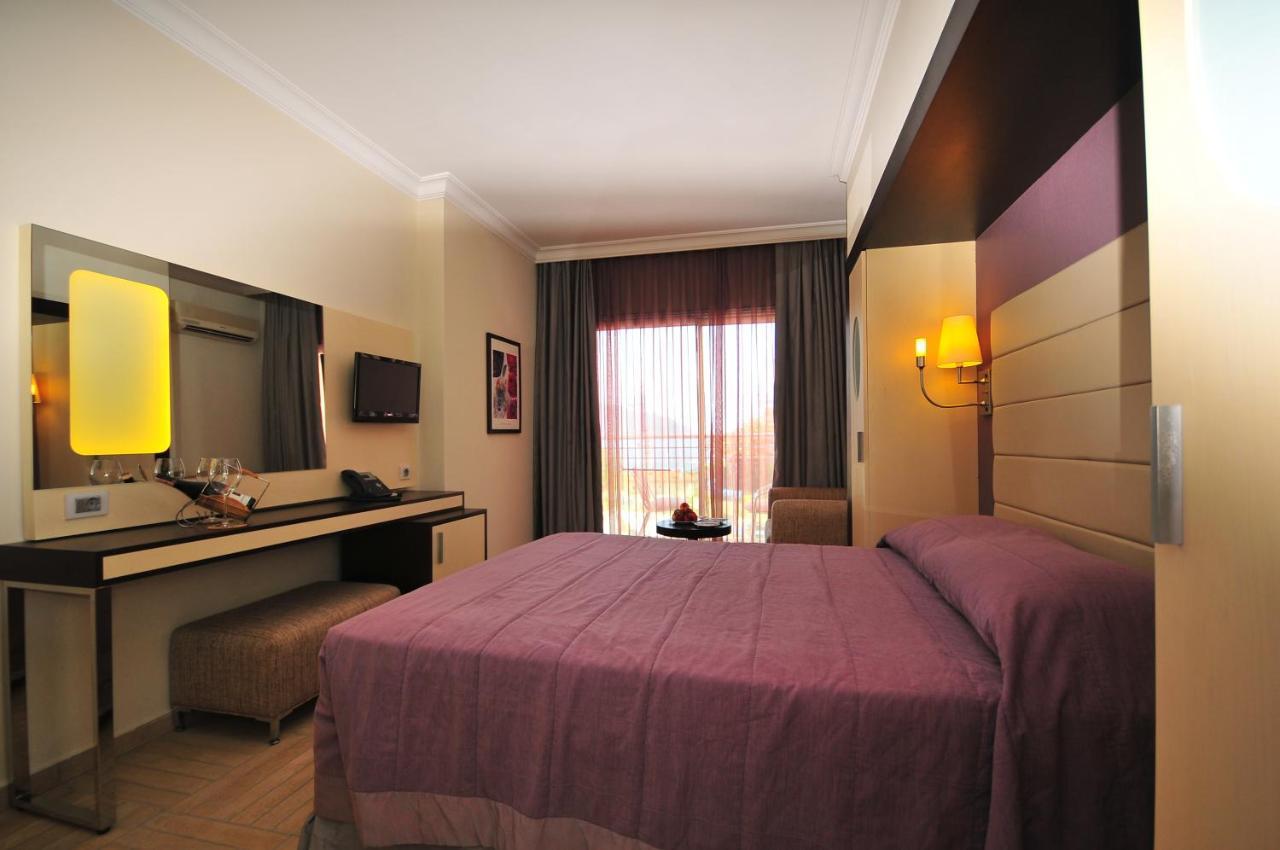 Double or Twin Room with Sea View